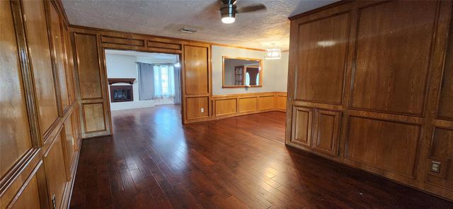 616 Cannan Drive, Angleton, TX 77515