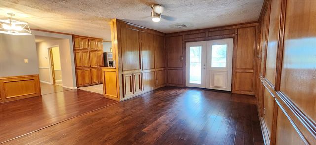 616 Cannan Drive, Angleton, TX 77515
