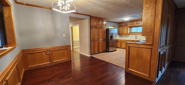 616 Cannan Drive, Angleton, TX 77515