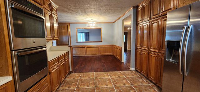 616 Cannan Drive, Angleton, TX 77515