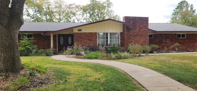 616 Cannan Drive, Angleton, TX 77515