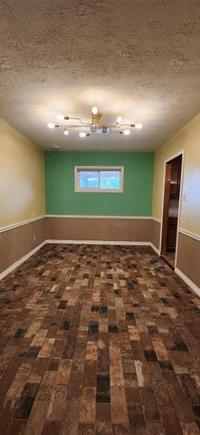 616 Cannan Drive, Angleton, TX 77515