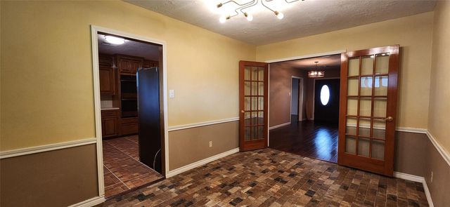 616 Cannan Drive, Angleton, TX 77515