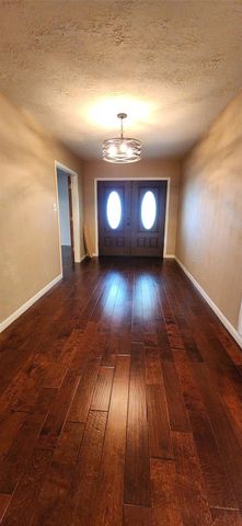 616 Cannan Drive, Angleton, TX 77515