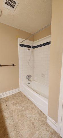 616 Cannan Drive, Angleton, TX 77515