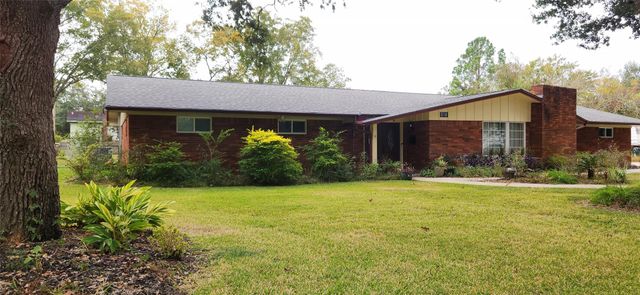 616 Cannan Drive, Angleton, TX 77515