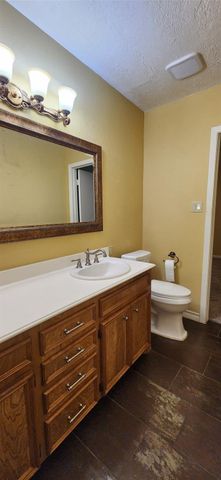 616 Cannan Drive, Angleton, TX 77515
