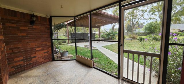 616 Cannan Drive, Angleton, TX 77515