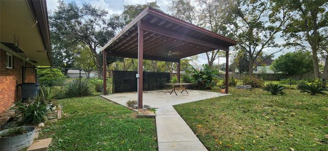 616 Cannan Drive, Angleton, TX 77515