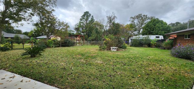 616 Cannan Drive, Angleton, TX 77515