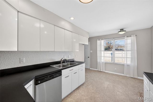 3685 Marietta Drive, Florissant, MO 63033