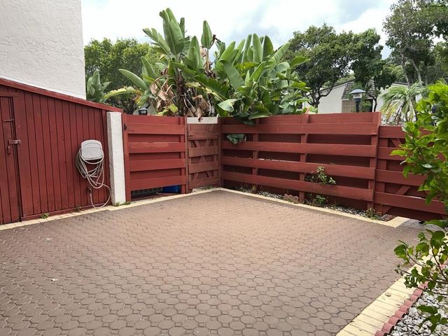 3094 BERMWOOD Lane 237, Hollywood, FL 33021