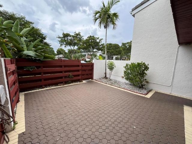 3094 BERMWOOD Lane 237, Hollywood, FL 33021