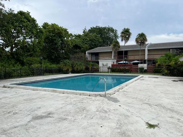 3094 BERMWOOD Lane 237, Hollywood, FL 33021