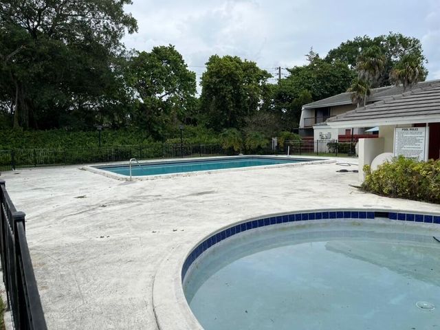 3094 BERMWOOD Lane 237, Hollywood, FL 33021