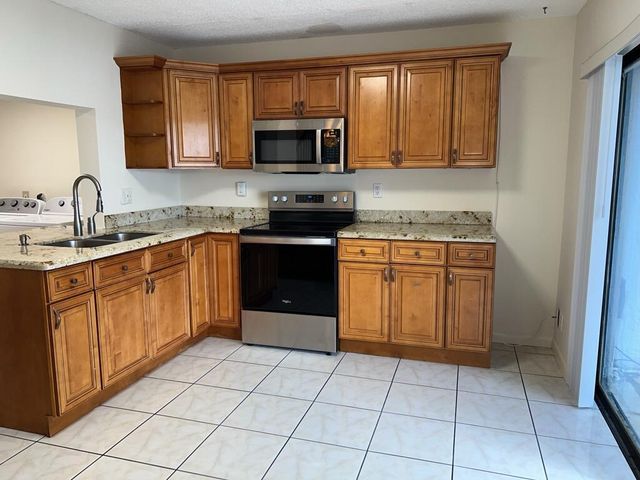 3094 BERMWOOD Lane 237, Hollywood, FL 33021