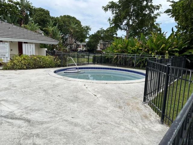 3094 BERMWOOD Lane 237, Hollywood, FL 33021