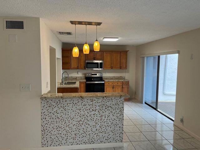3094 BERMWOOD Lane 237, Hollywood, FL 33021