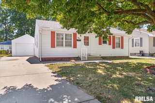 4 MIDLAND Court, Springfield, IL 62702