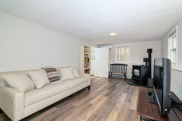 4 Park Dr, Holbrook, MA 02343