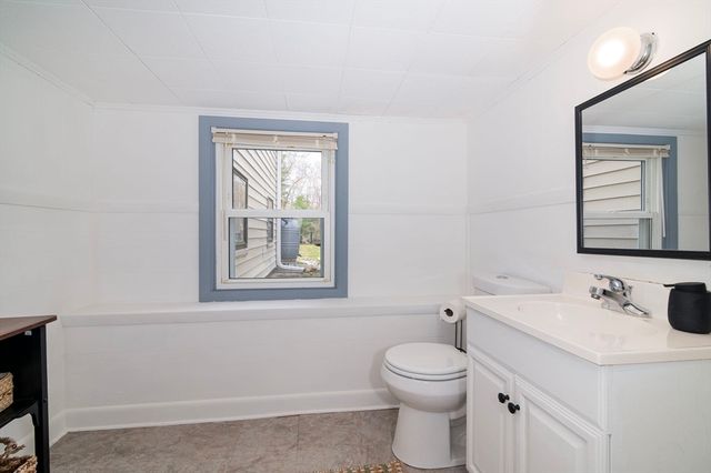4 Park Dr, Holbrook, MA 02343
