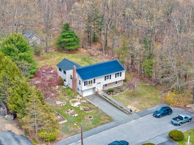 4 Park Dr, Holbrook, MA 02343