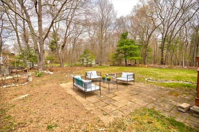 4 Park Dr, Holbrook, MA 02343