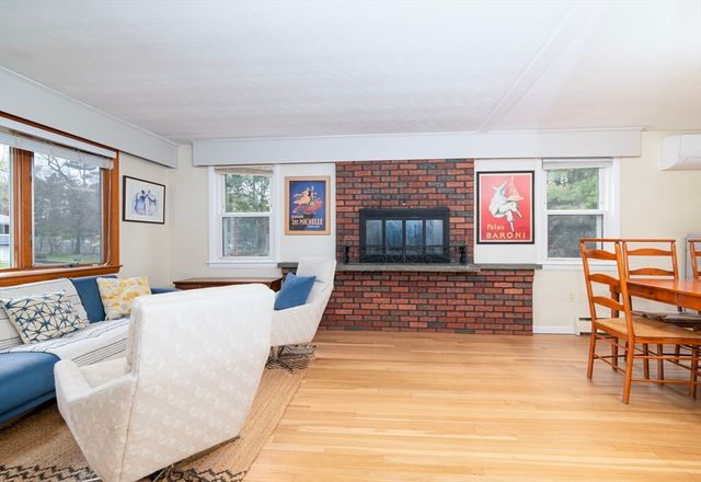 4 Park Dr, Holbrook, MA 02343