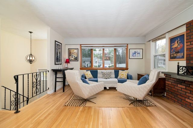4 Park Dr, Holbrook, MA 02343