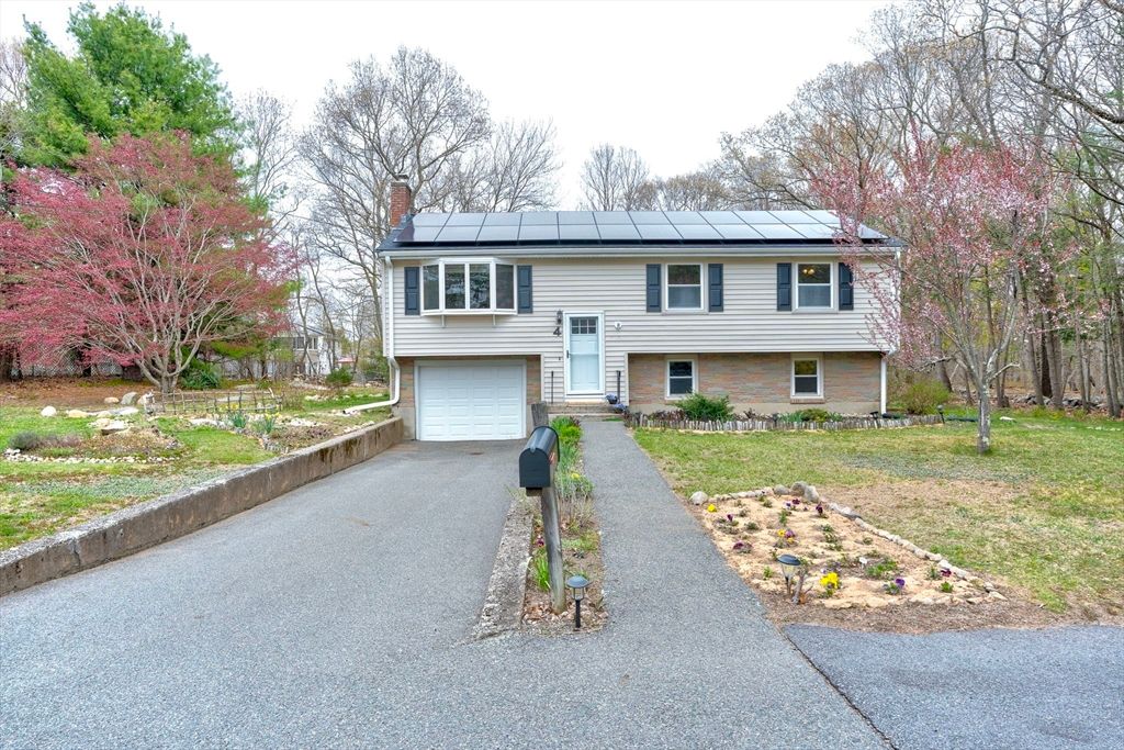 4 Park Dr, Holbrook, MA 02343