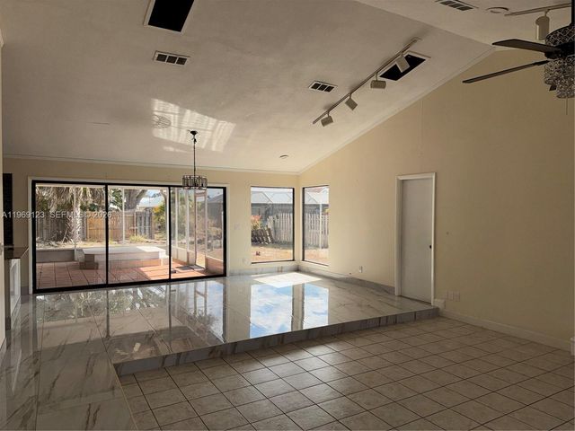 1573 SE Clearbrook St, Port St. Lucie, FL 34983