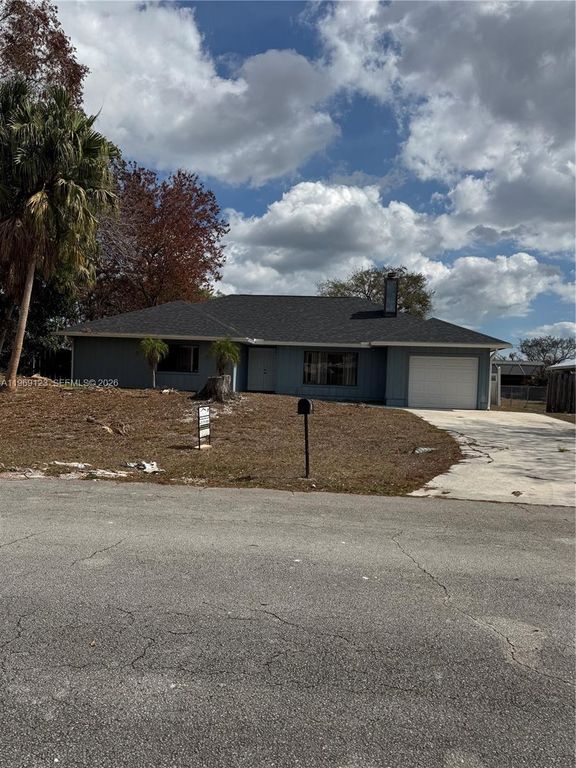1573 SE Clearbrook St, Port St. Lucie, FL 34983