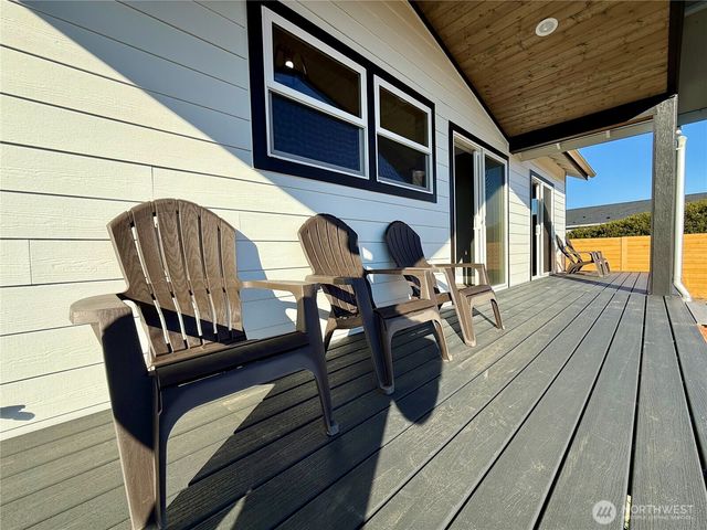 1046 Ocean Shores Boulevard, Ocean Shores, WA 98569