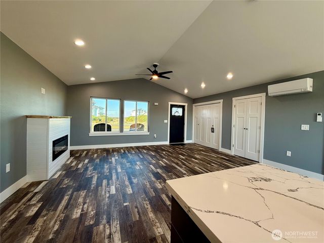 1046 Ocean Shores Boulevard, Ocean Shores, WA 98569