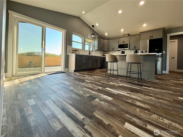 1046 Ocean Shores Boulevard, Ocean Shores, WA 98569