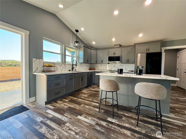 1046 Ocean Shores Boulevard, Ocean Shores, WA 98569