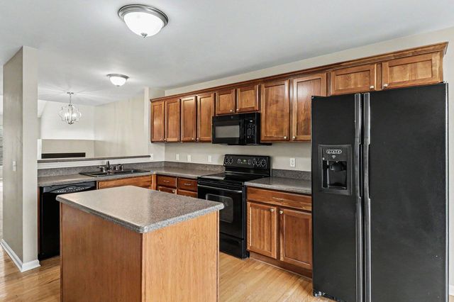 648 Village Lane, Milford Vlg, MI 48381