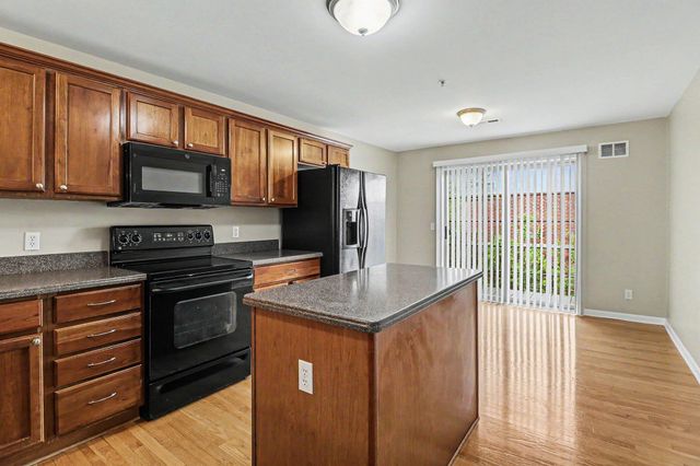648 Village Lane, Milford Vlg, MI 48381