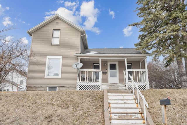 509 E Bremer Avenue, Waverly, IA 50677