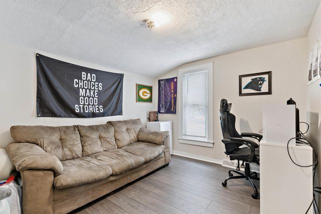 509 E Bremer Avenue, Waverly, IA 50677