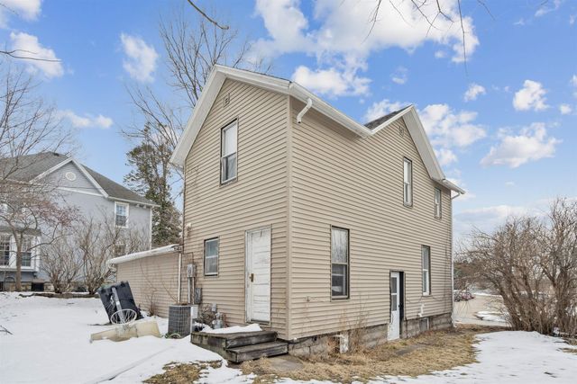 509 E Bremer Avenue, Waverly, IA 50677