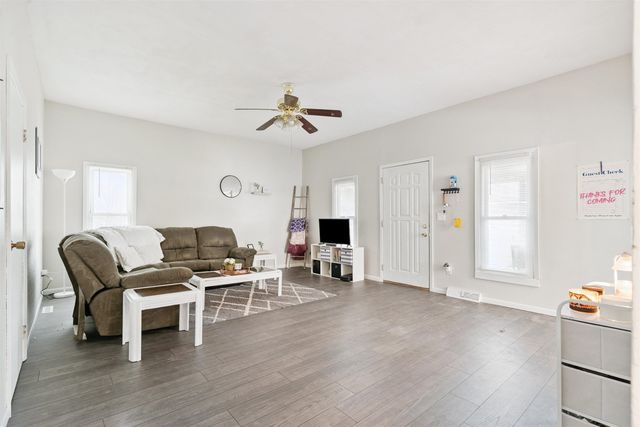 509 E Bremer Avenue, Waverly, IA 50677