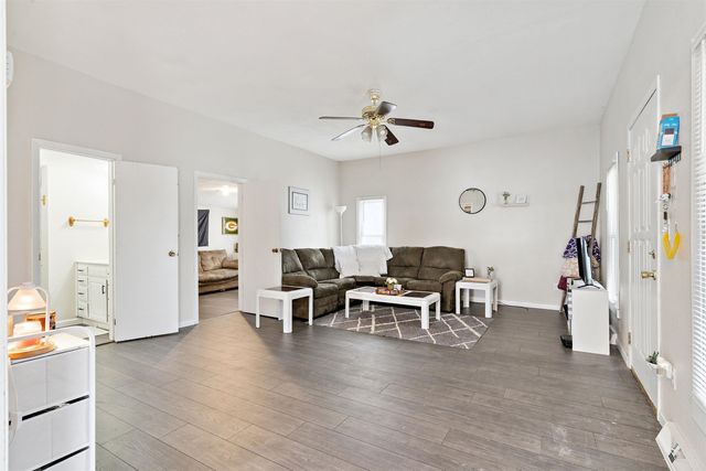 509 E Bremer Avenue, Waverly, IA 50677