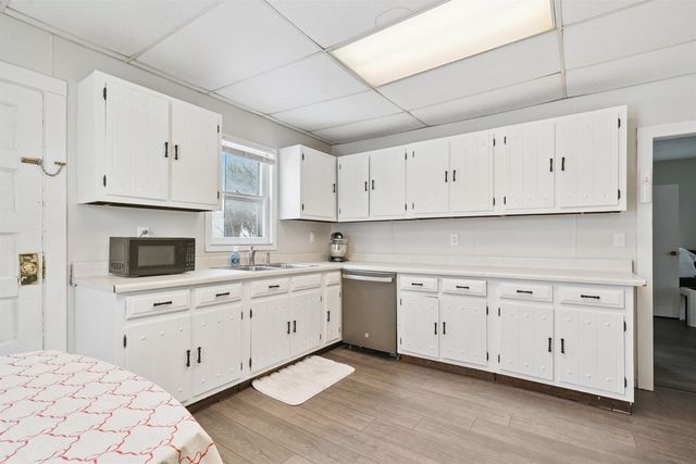 509 E Bremer Avenue, Waverly, IA 50677