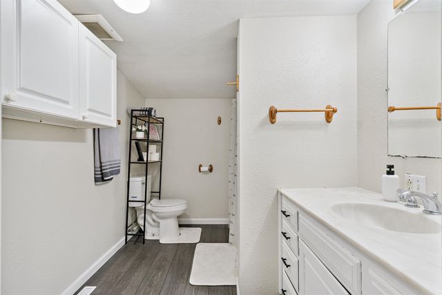 509 E Bremer Avenue, Waverly, IA 50677