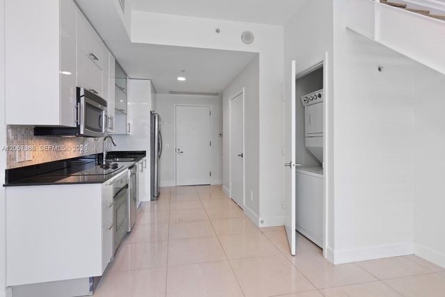 60 SW 13th St 3022, Miami, FL 33130