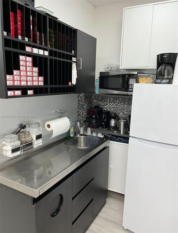 16774 NW 67th Ave, Hialeah, FL 33015