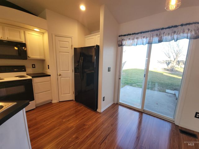 2440 S Royal Meadows Dr., Nampa, ID 83686