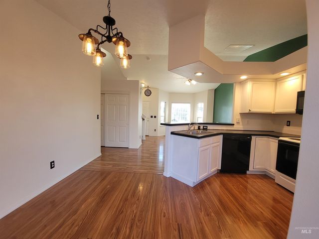 2440 S Royal Meadows Dr., Nampa, ID 83686