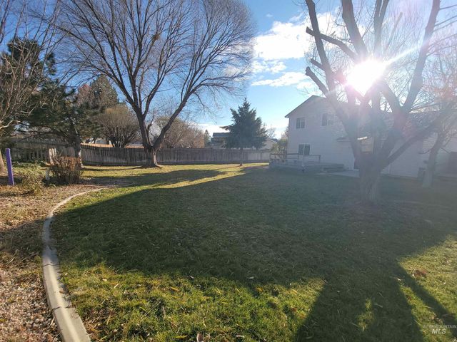 2440 S Royal Meadows Dr., Nampa, ID 83686